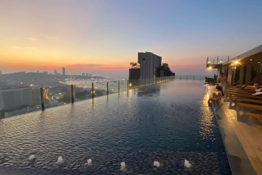 The Base Central Pattaya Quiet King-Bed With Infinity Pool & Free Netflix Exteriér fotografie